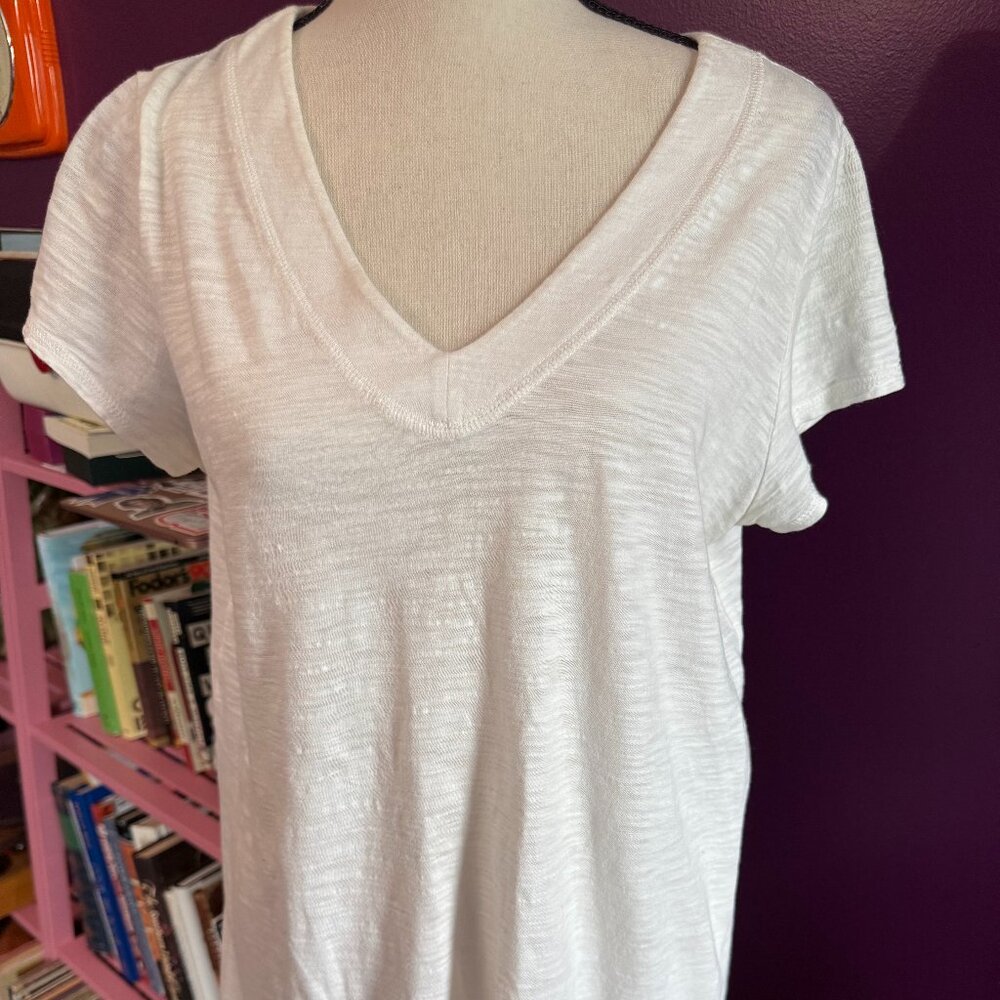 J. Jill White 100% Cotton V-neck Cotton T-shirt | Size M